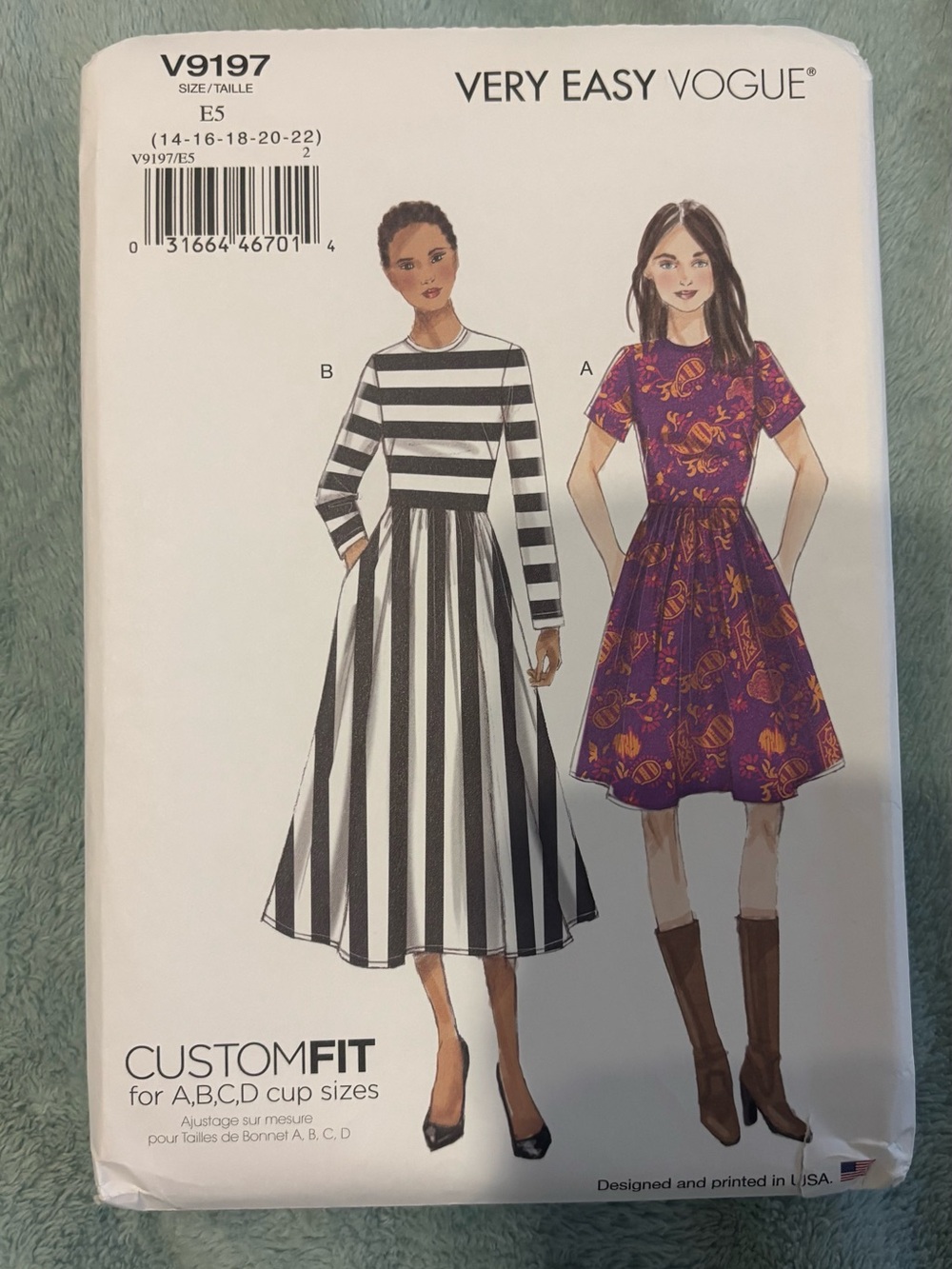 Very Easy Vogue Dress Sewing Pattern - Size 14-22